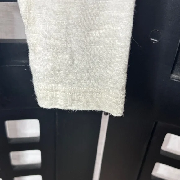 🤍 Talbots Cream Embroidered Peacock Floral Top Petite Long Sleeve 🤍 - Picture 6 of 14